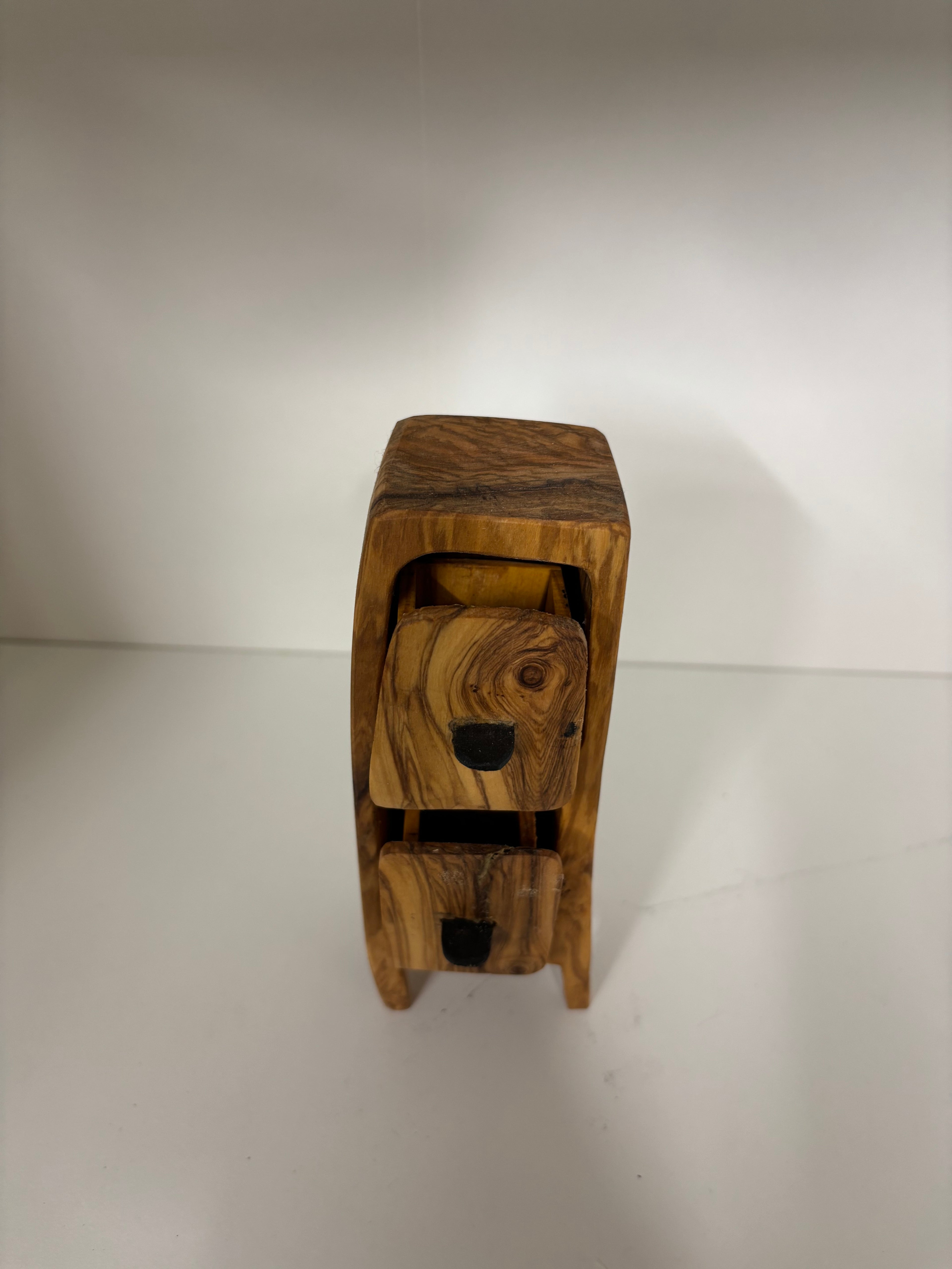 Handgefertigte Schmucktruhe aus Olivenholz
