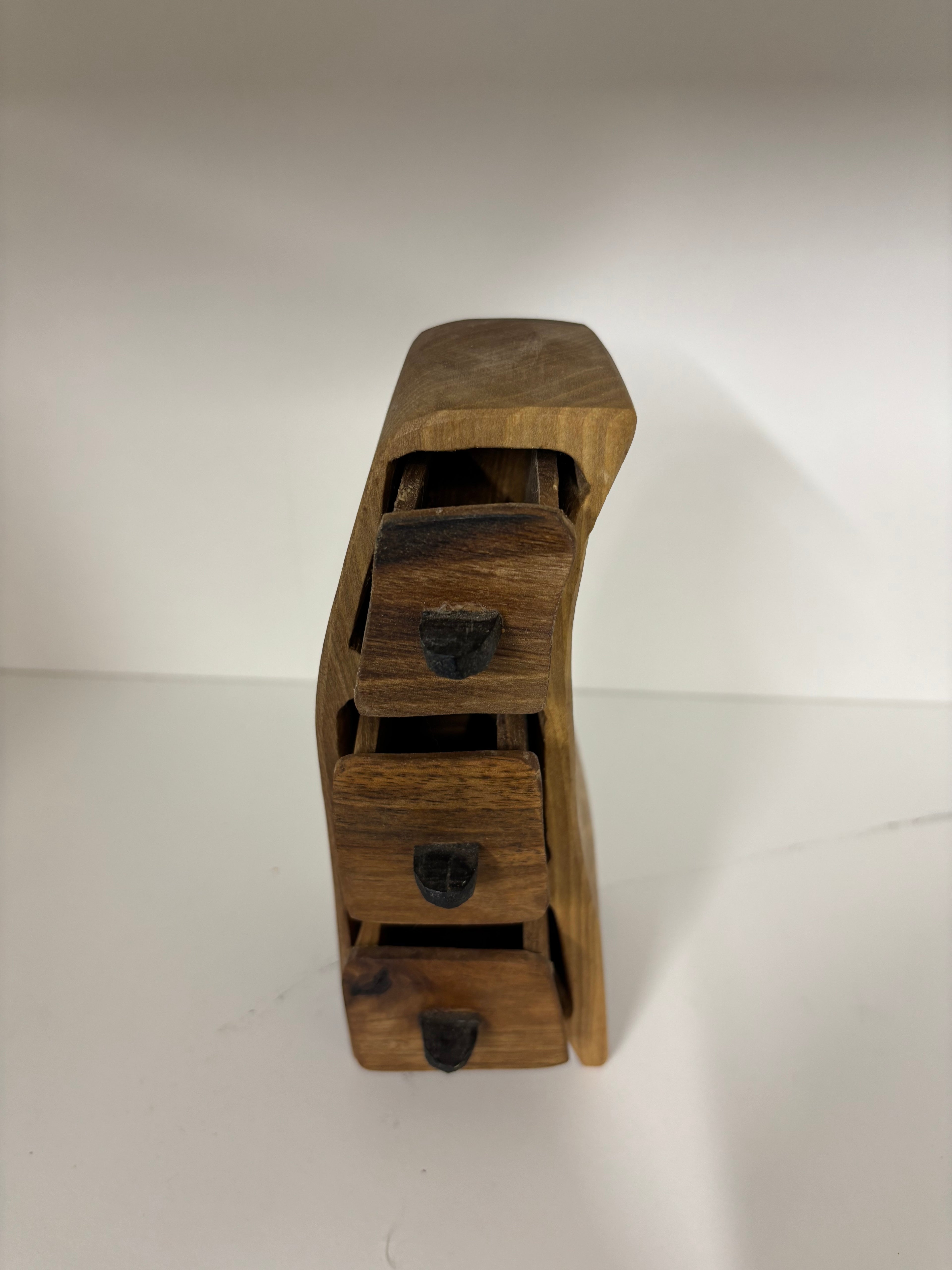Handgefertigte Schmucktruhe aus Nussbaumholz