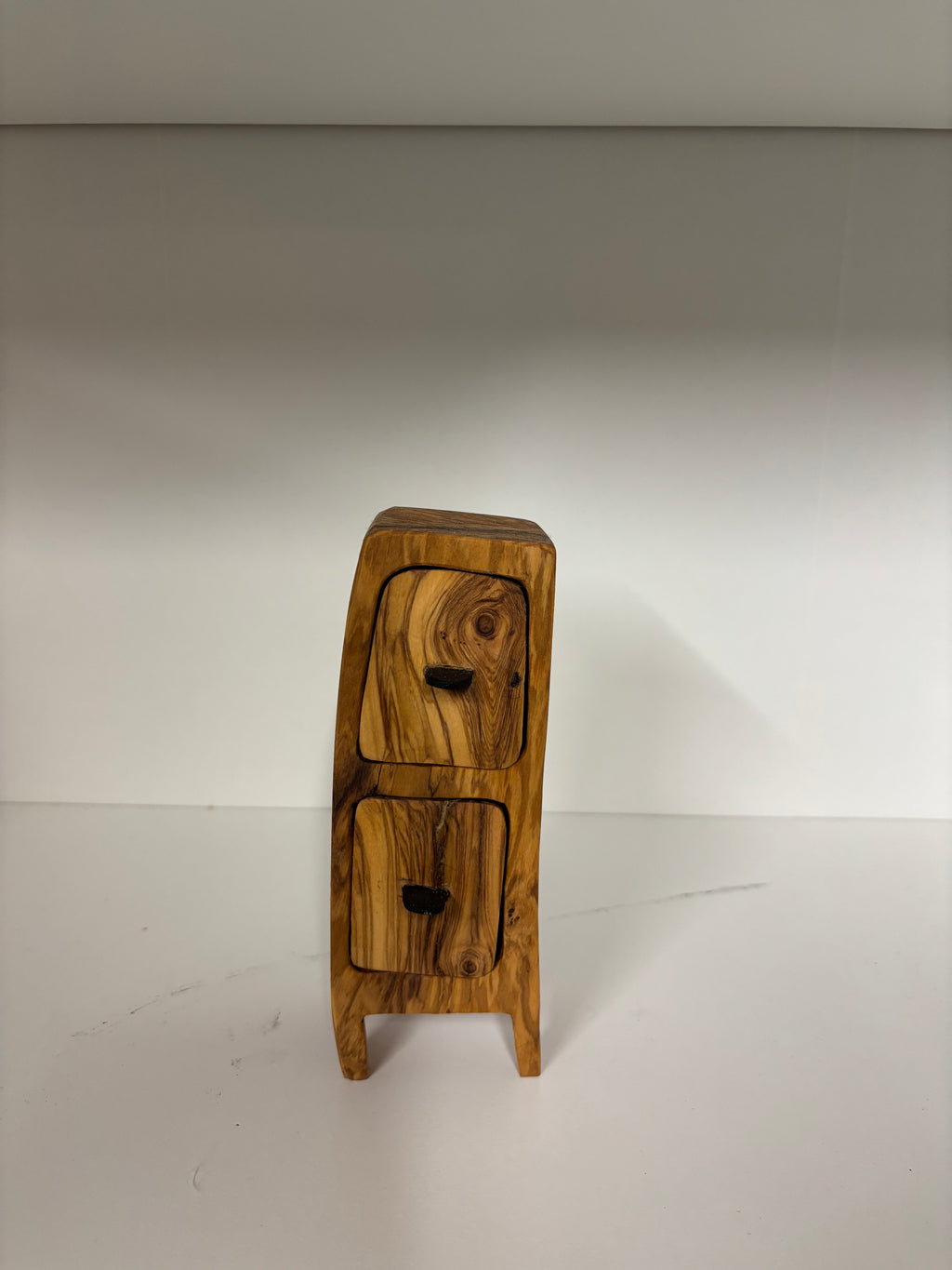Handgefertigte Schmucktruhe aus Olivenholz