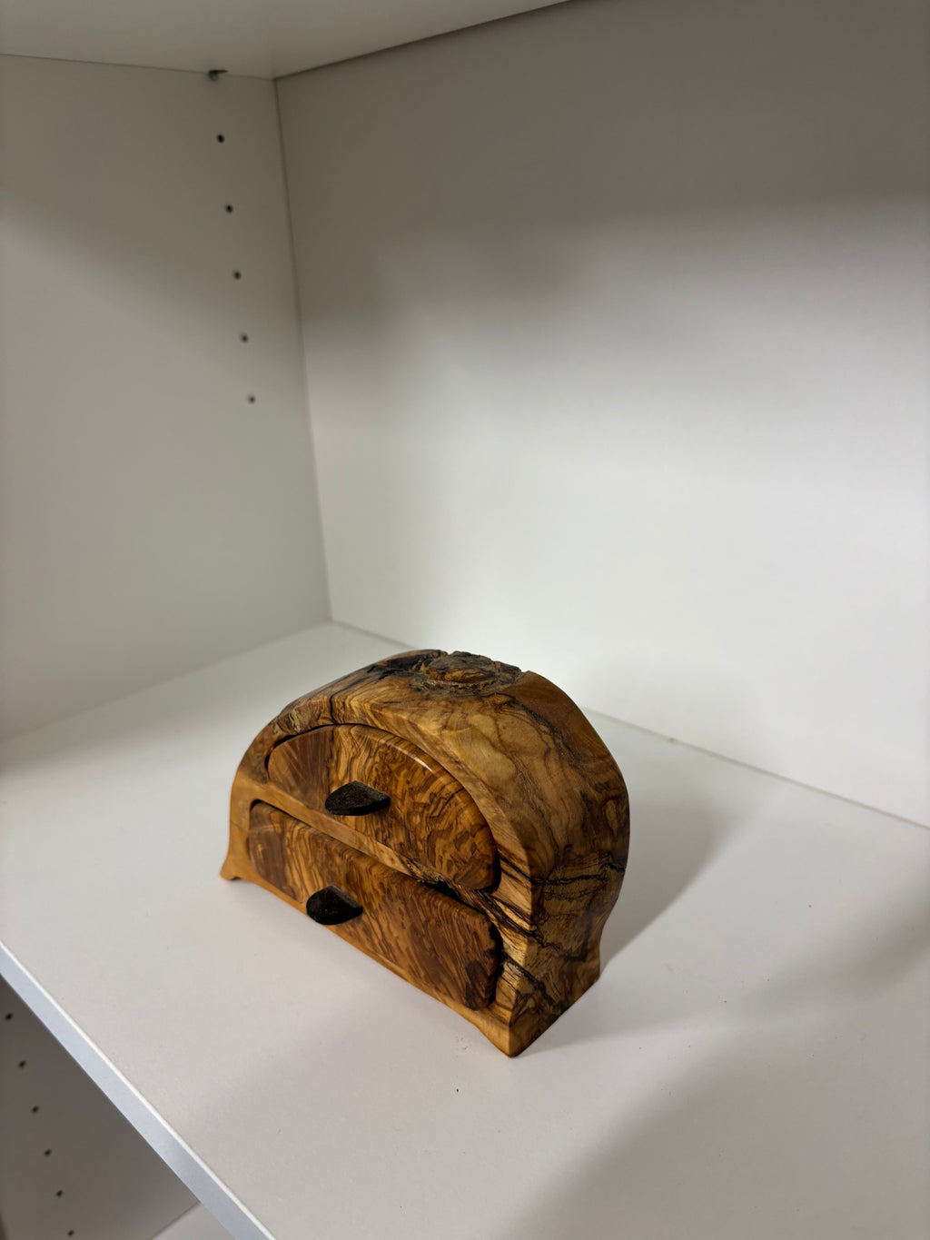 Handgefertigte Schmucktruhe aus Olivenholz