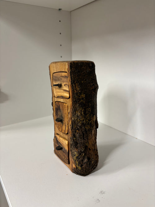 Handgefertigte Schmucktruhe aus Olivenholz