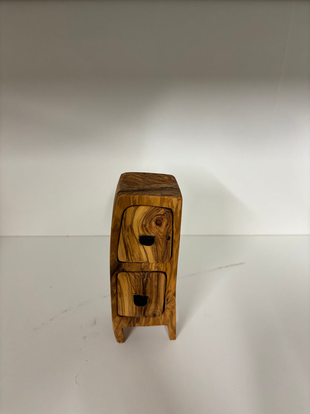 Handgefertigte Schmucktruhe aus Olivenholz