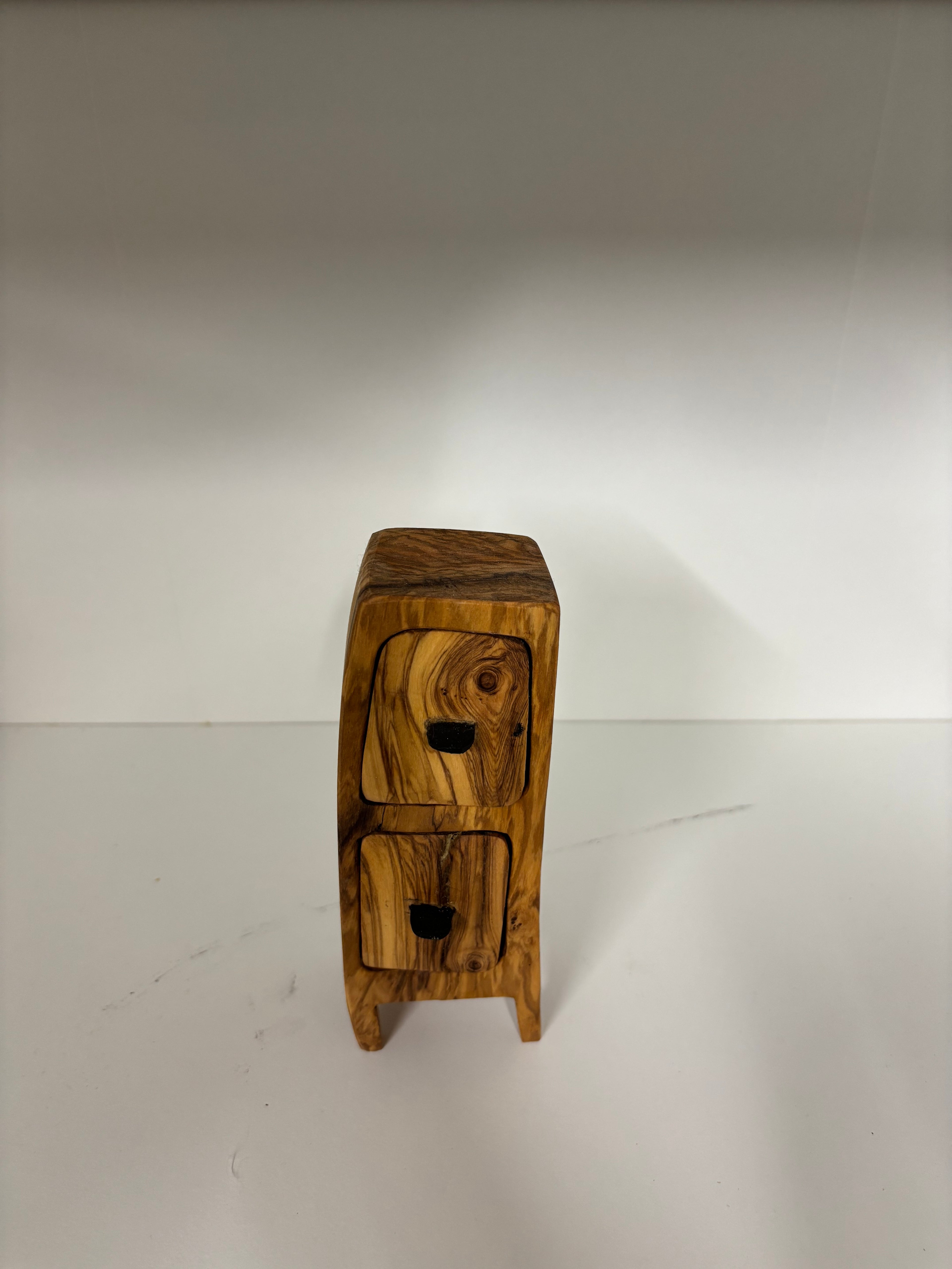 Handgefertigte Schmucktruhe aus Olivenholz