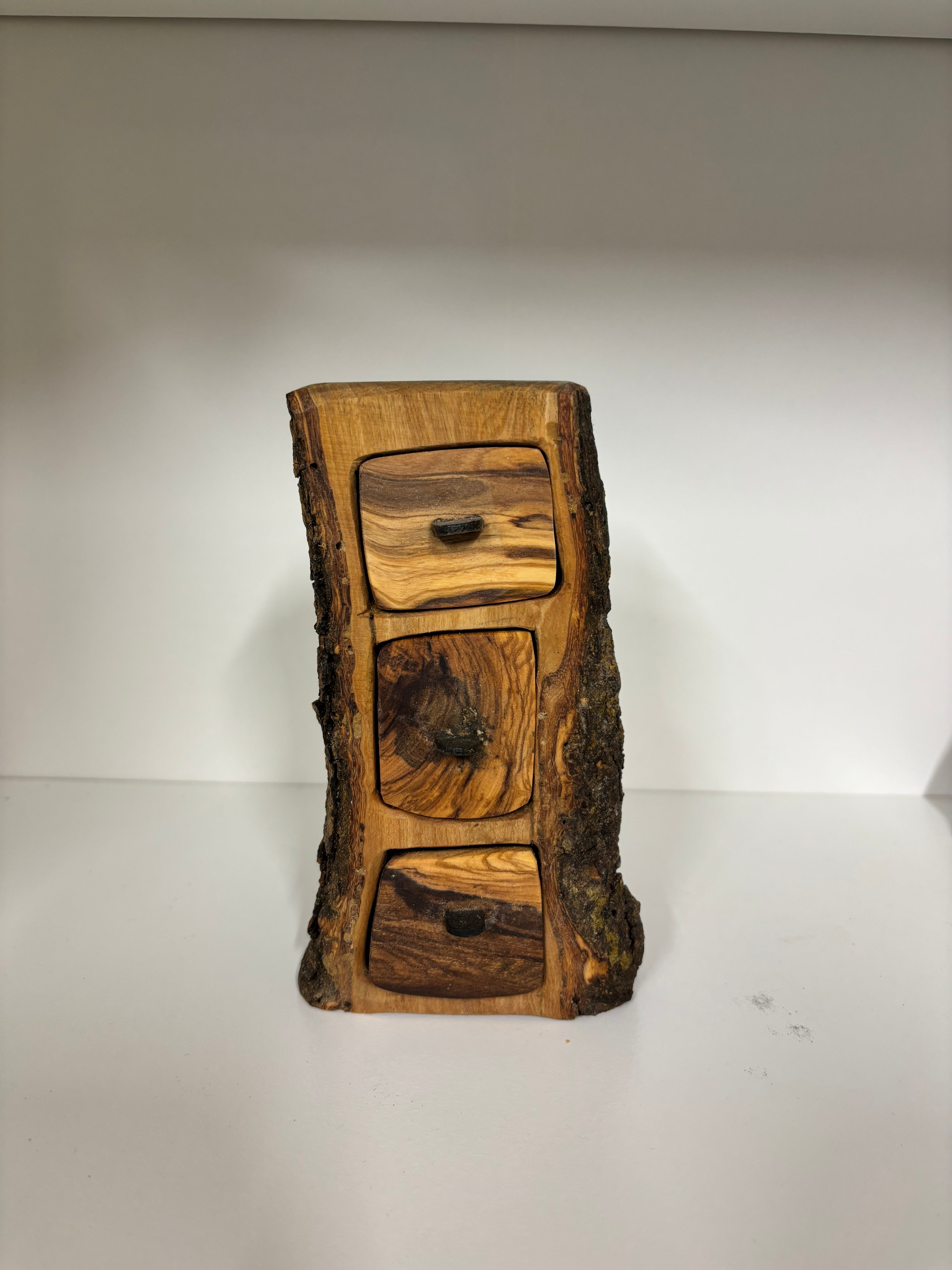 Handgefertigte Schmucktruhe aus Olivenholz