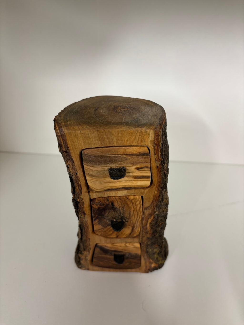 Handgefertigte Schmucktruhe aus Olivenholz