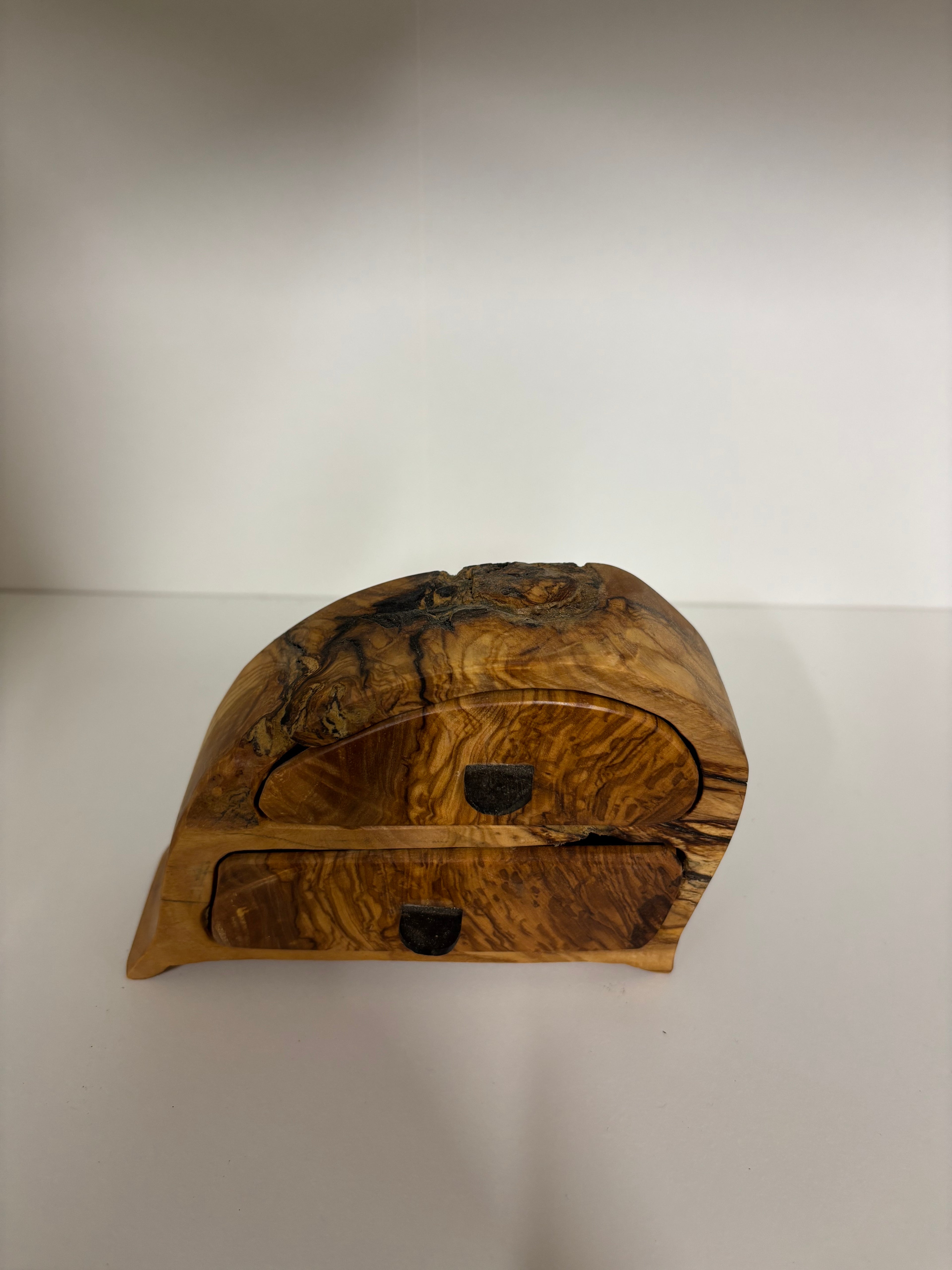Handgefertigte Schmucktruhe aus Olivenholz